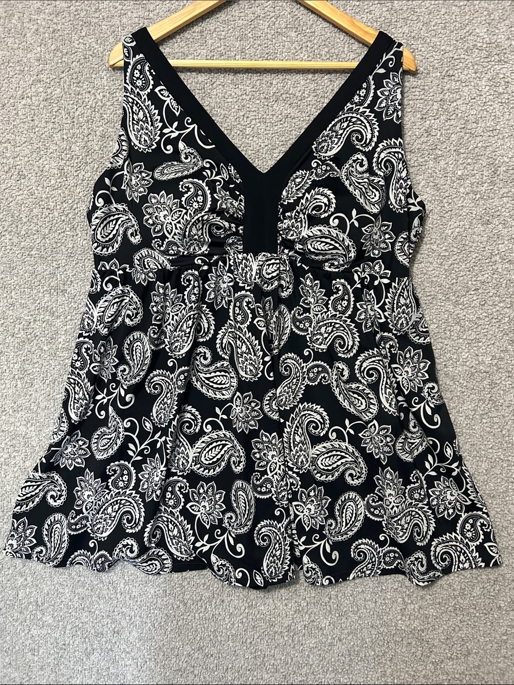Catherine’s Black & White Paisley V-Neck Women's Bathing Suit Size 20W